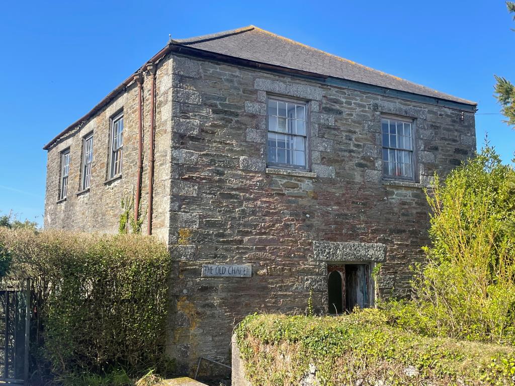 Lot: 103 - CHARACTER PROPERTY FOR IMPROVEMENT - General view of property